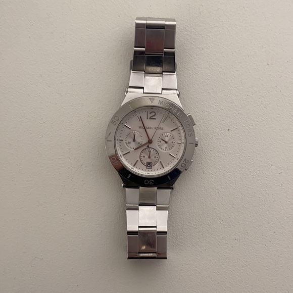 Micheal Kors silver oversized watch - Picture 1 of 5
